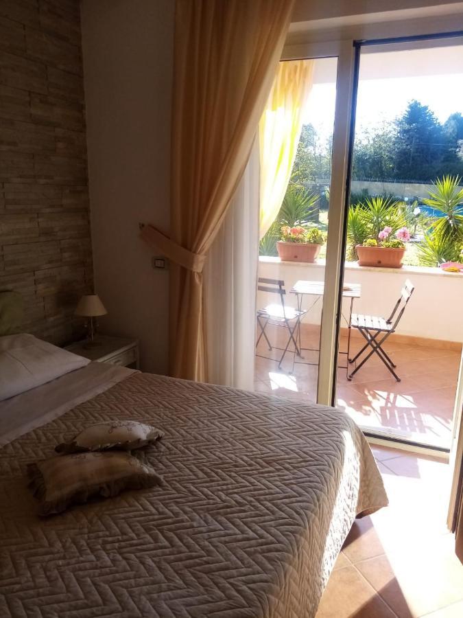 B&B Le Rose Санта-Марія-ді-Кастеллабате Екстер'єр фото
