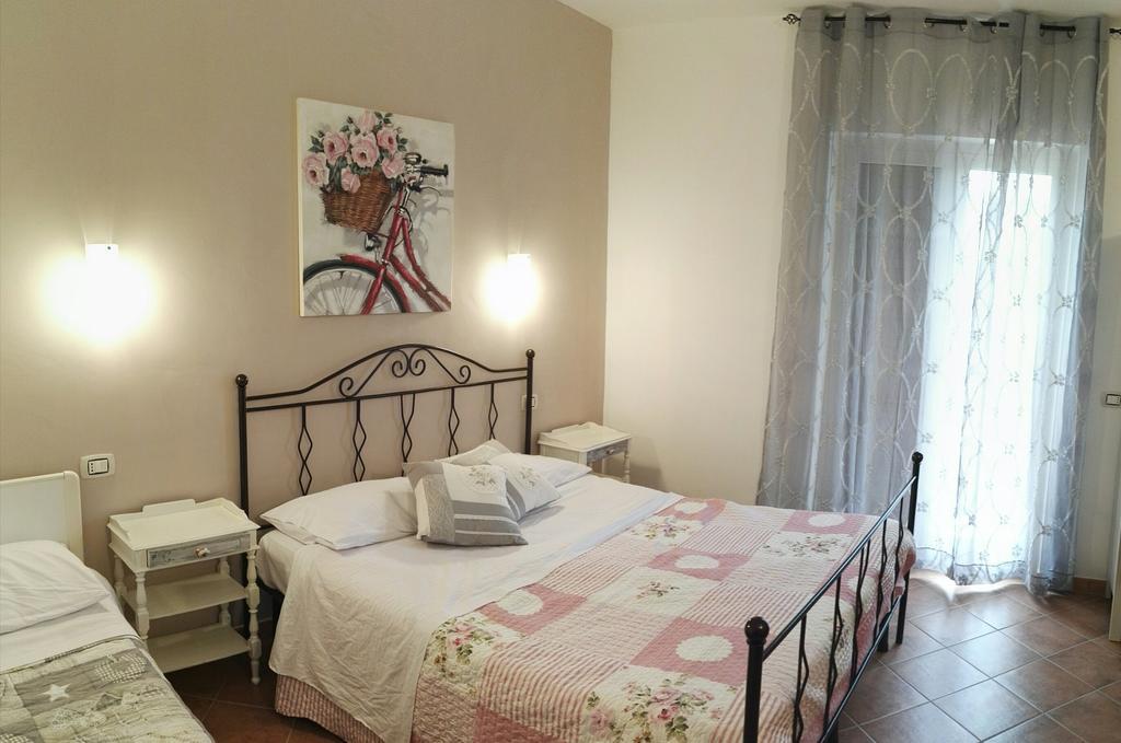 B&B Le Rose Санта-Марія-ді-Кастеллабате Екстер'єр фото